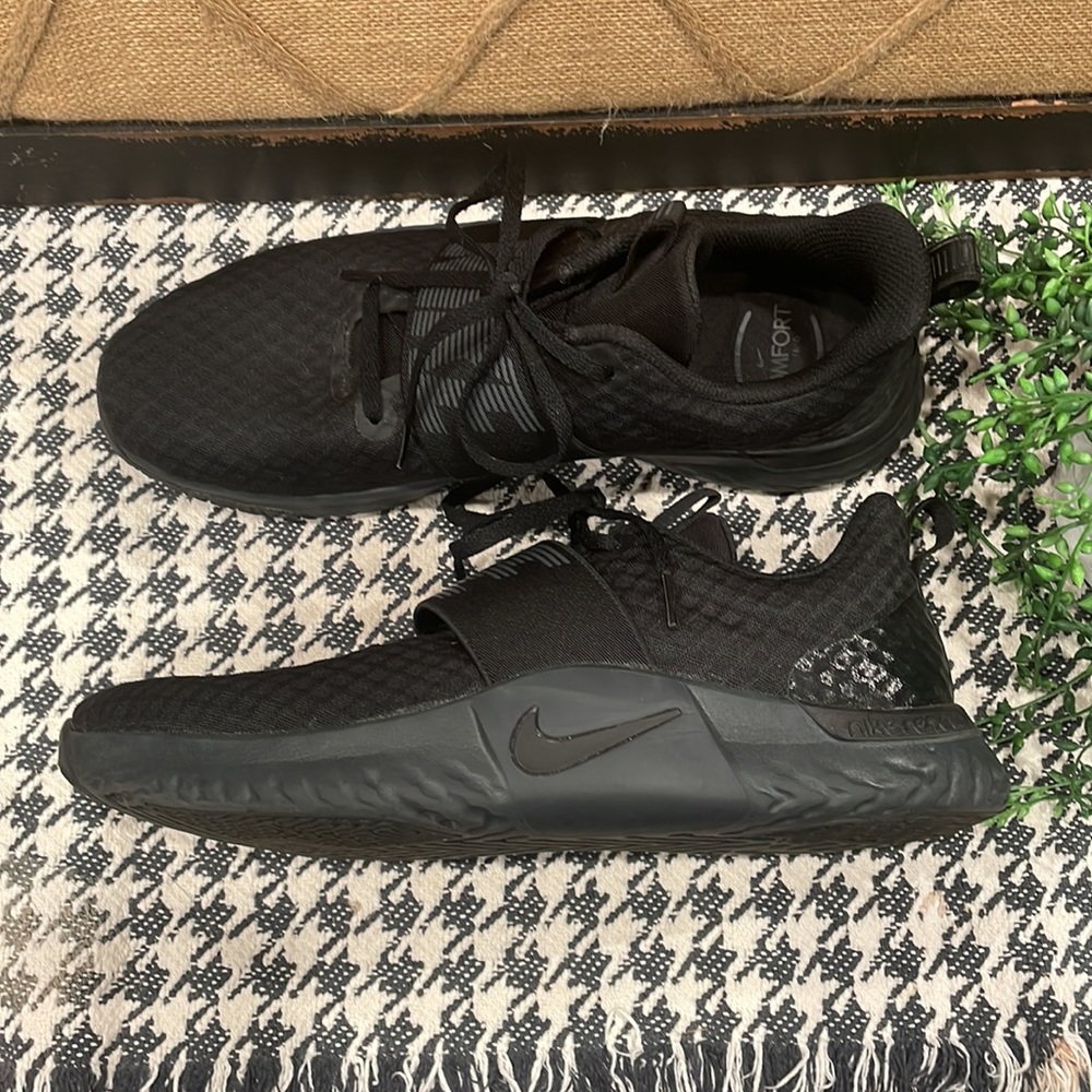 Nike shoes - Picture 2 of 13